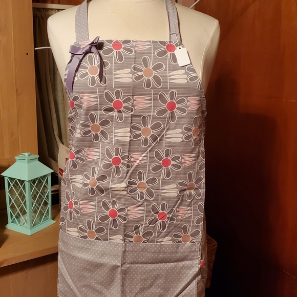APRONS - Picture 16 of 16